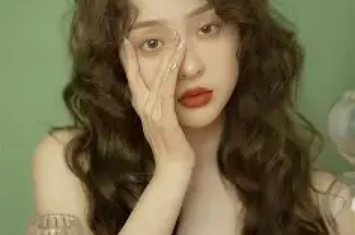 新晋小花要拆很新的房子被黑料骂上热搜是因为爱太多？
